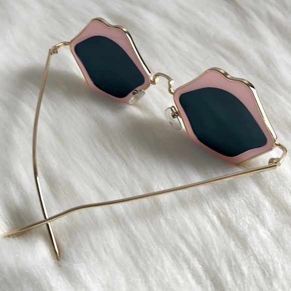 Rose Gold Mirror Sunglasses - Picture 2 of 6